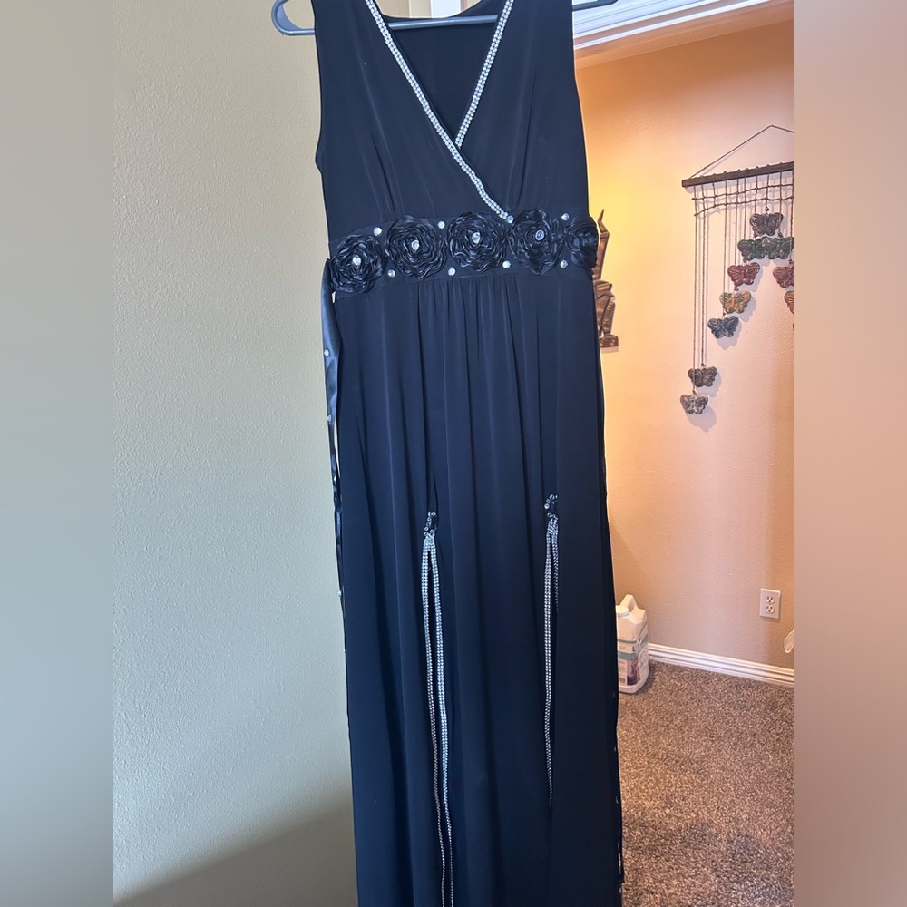 Black v neck dress